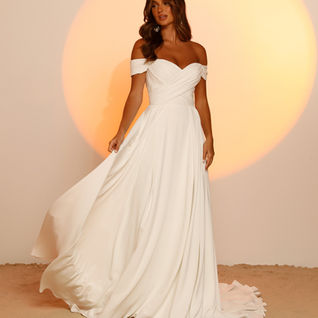 strapless bodice, ivory, chiffon. wedding dress madi lane.
