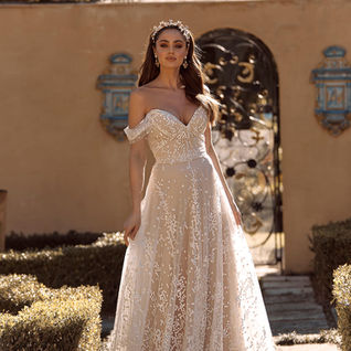 A line. Madi lane wedding dress. Spotted tulle. floral lace.
