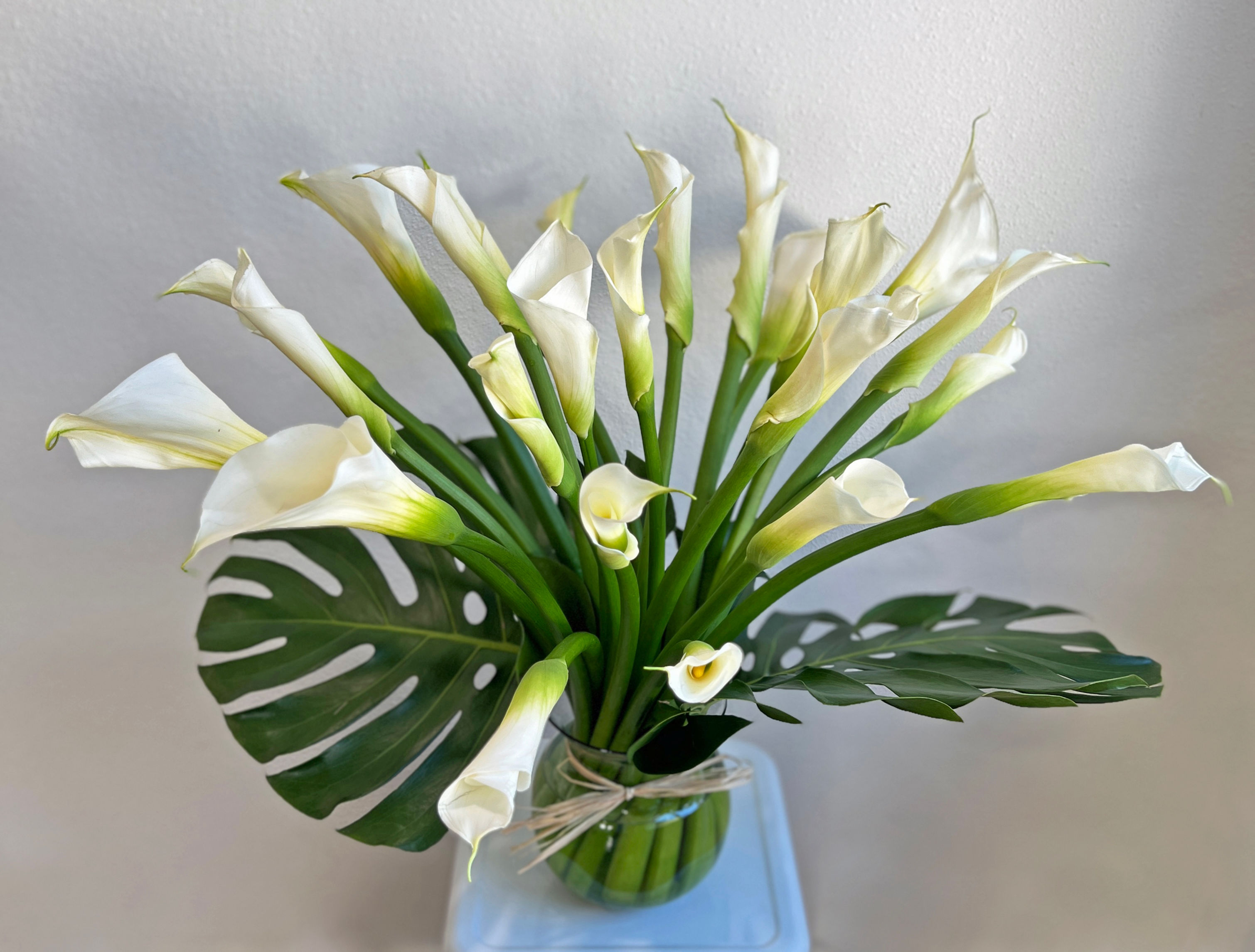 Large Calla Lilies Arrangement