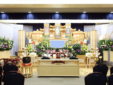 葬祭場とは?葬儀場・斎場・火葬場との違いや公営・民営での違いも