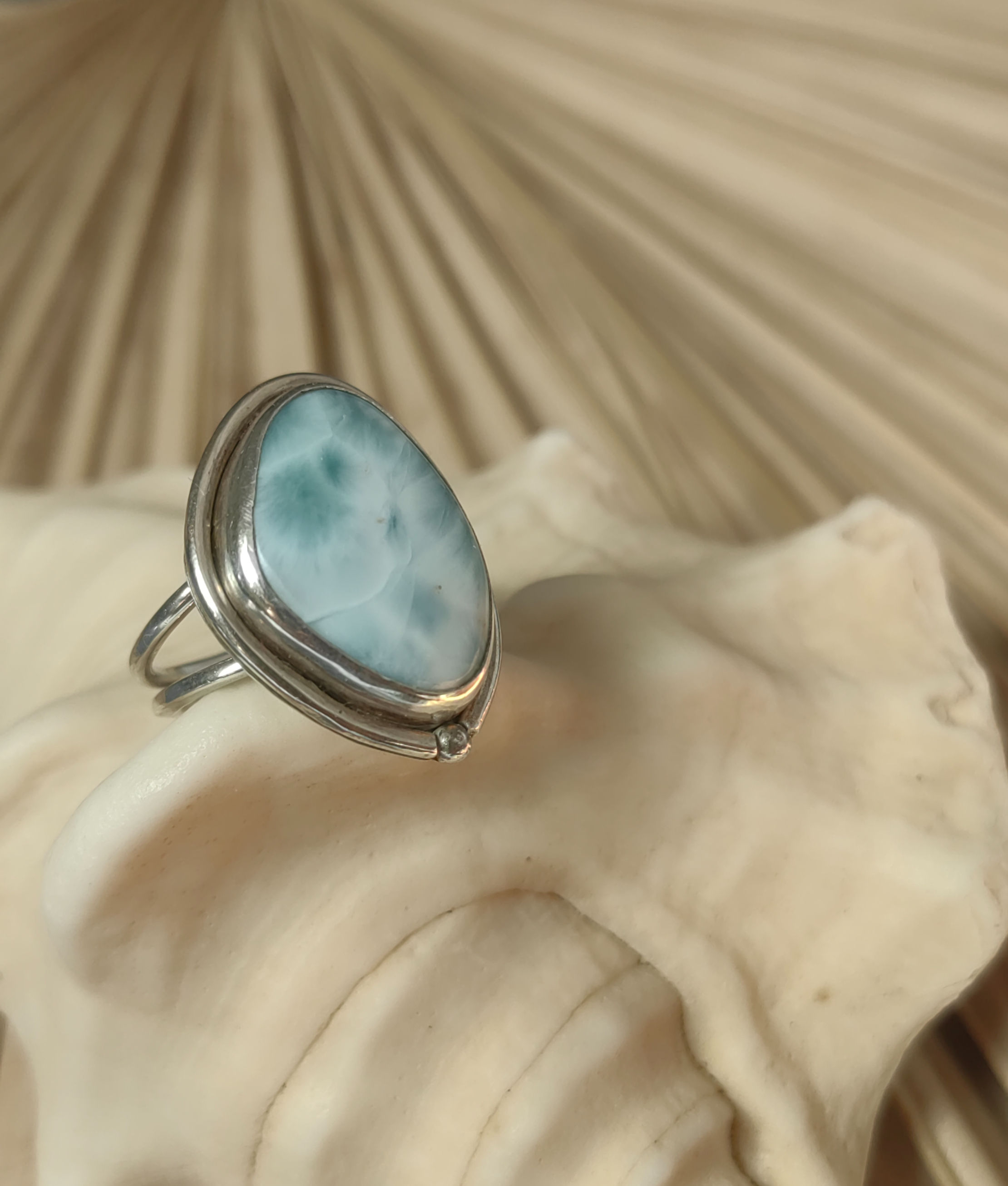 083 Larimar