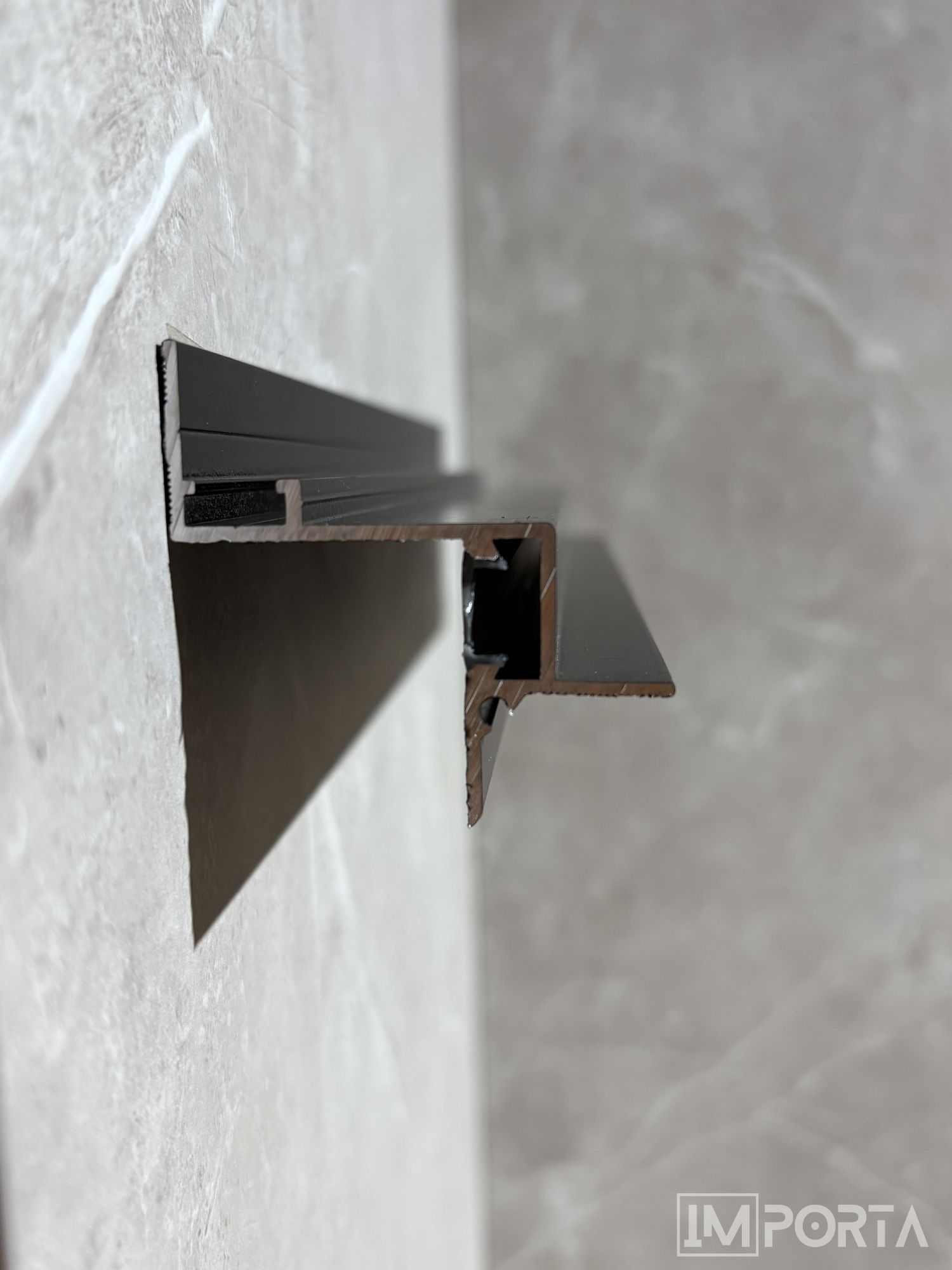 black-universal-shadow-gap