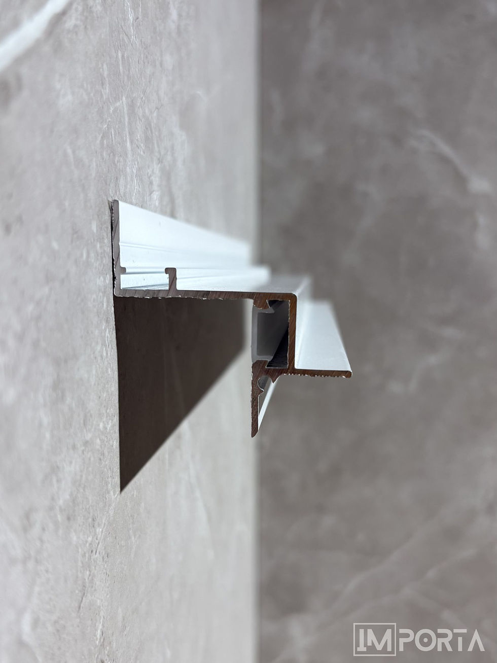 universal shadow gap white