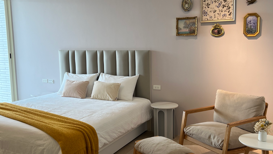 靜沐森林 雙人房・舒適床鋪與休憩座椅設計・羅東附近民宿