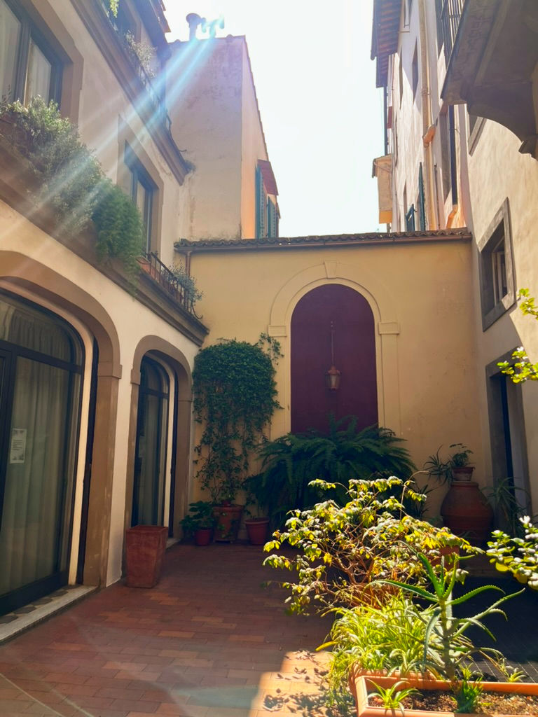 The courtyard outside the building where we have classes is so dreamy!