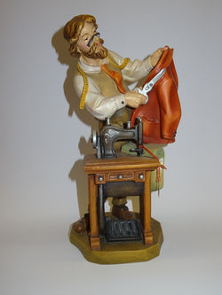 Schneider aus Holz geschnitzt