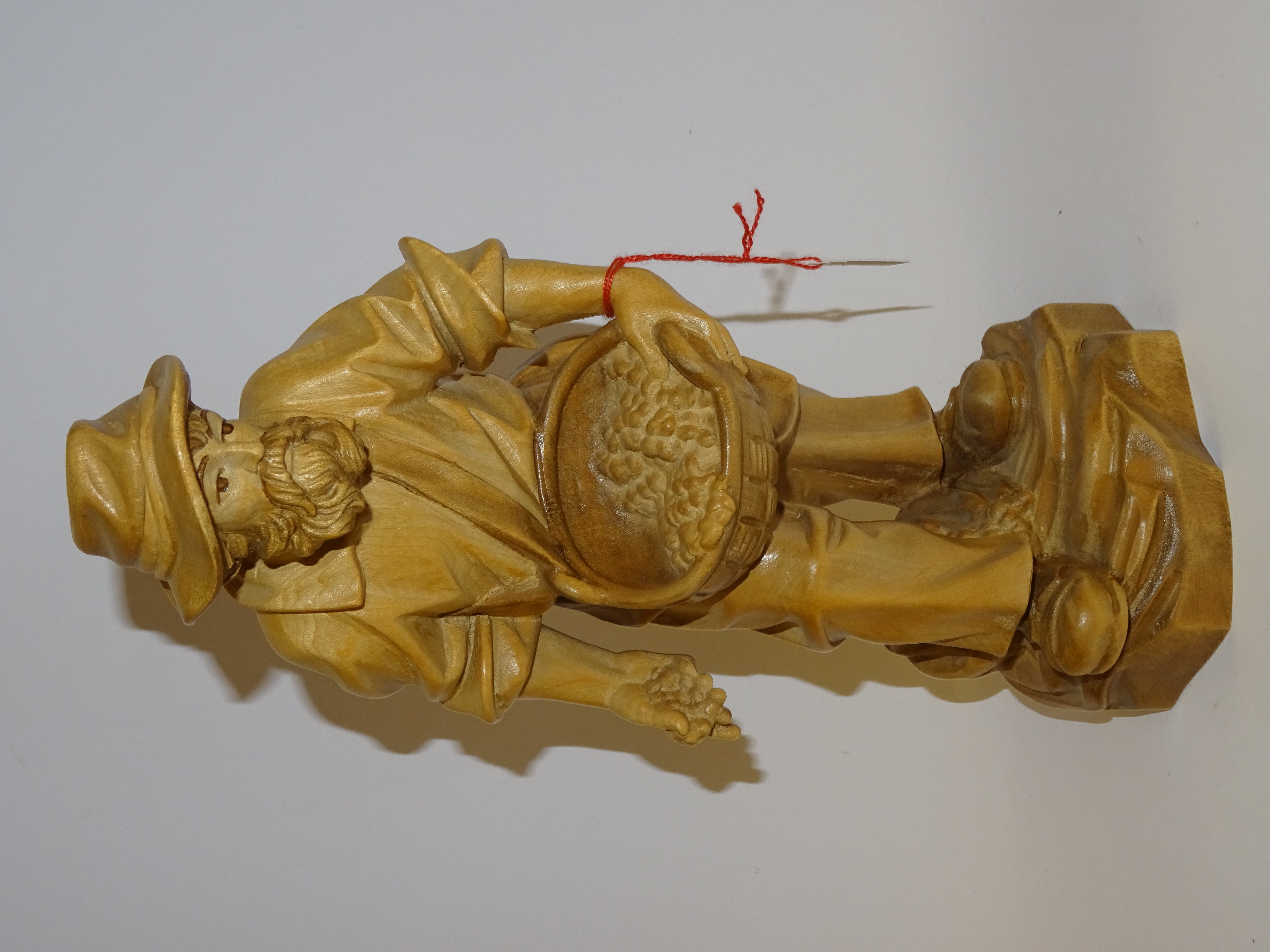 Sämann aus Holz geschnitzt