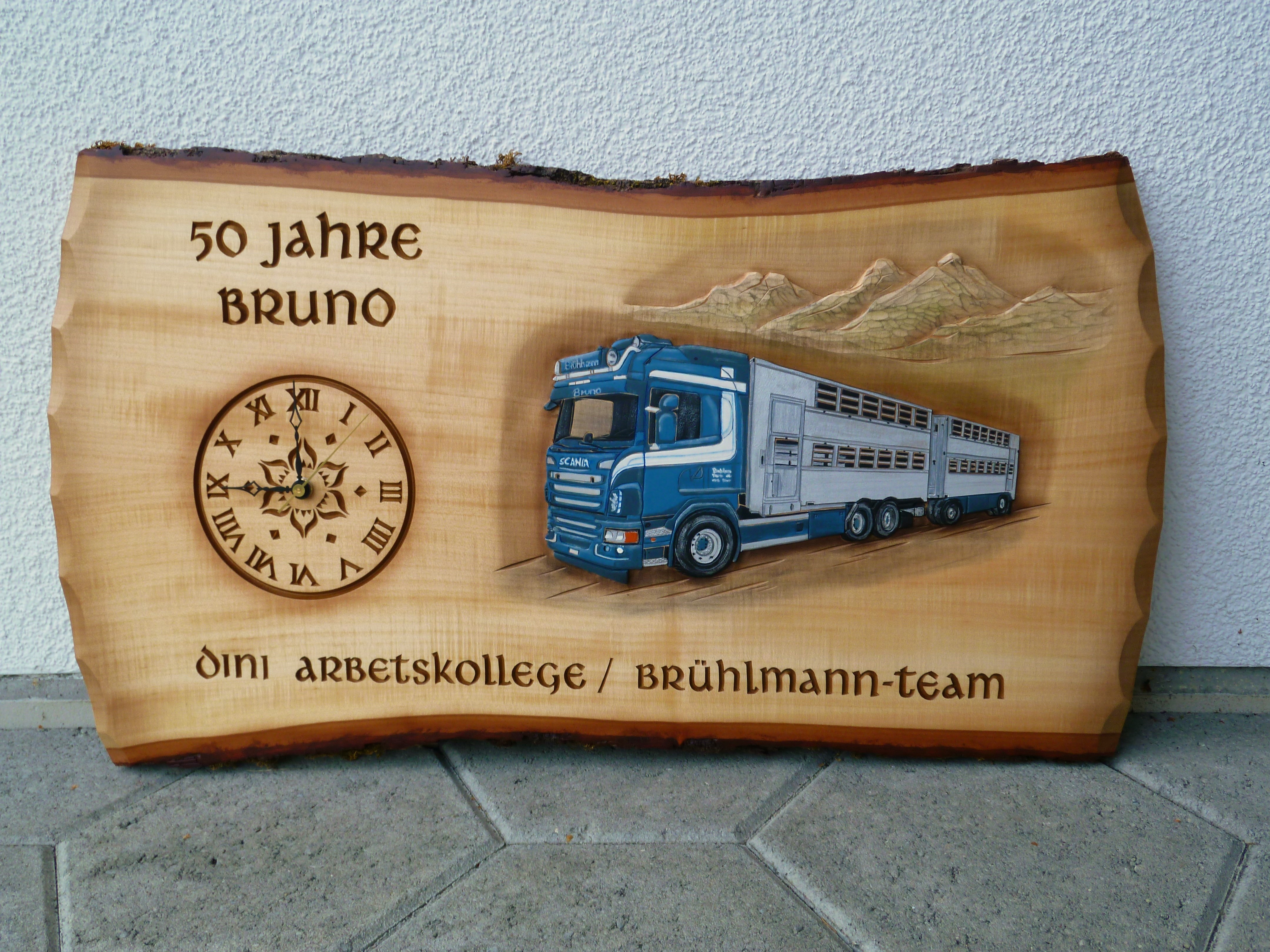 Uhr in Rindentafel quer