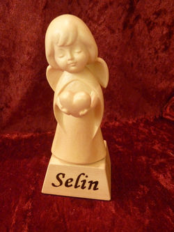 Engel aus Holz mit Name