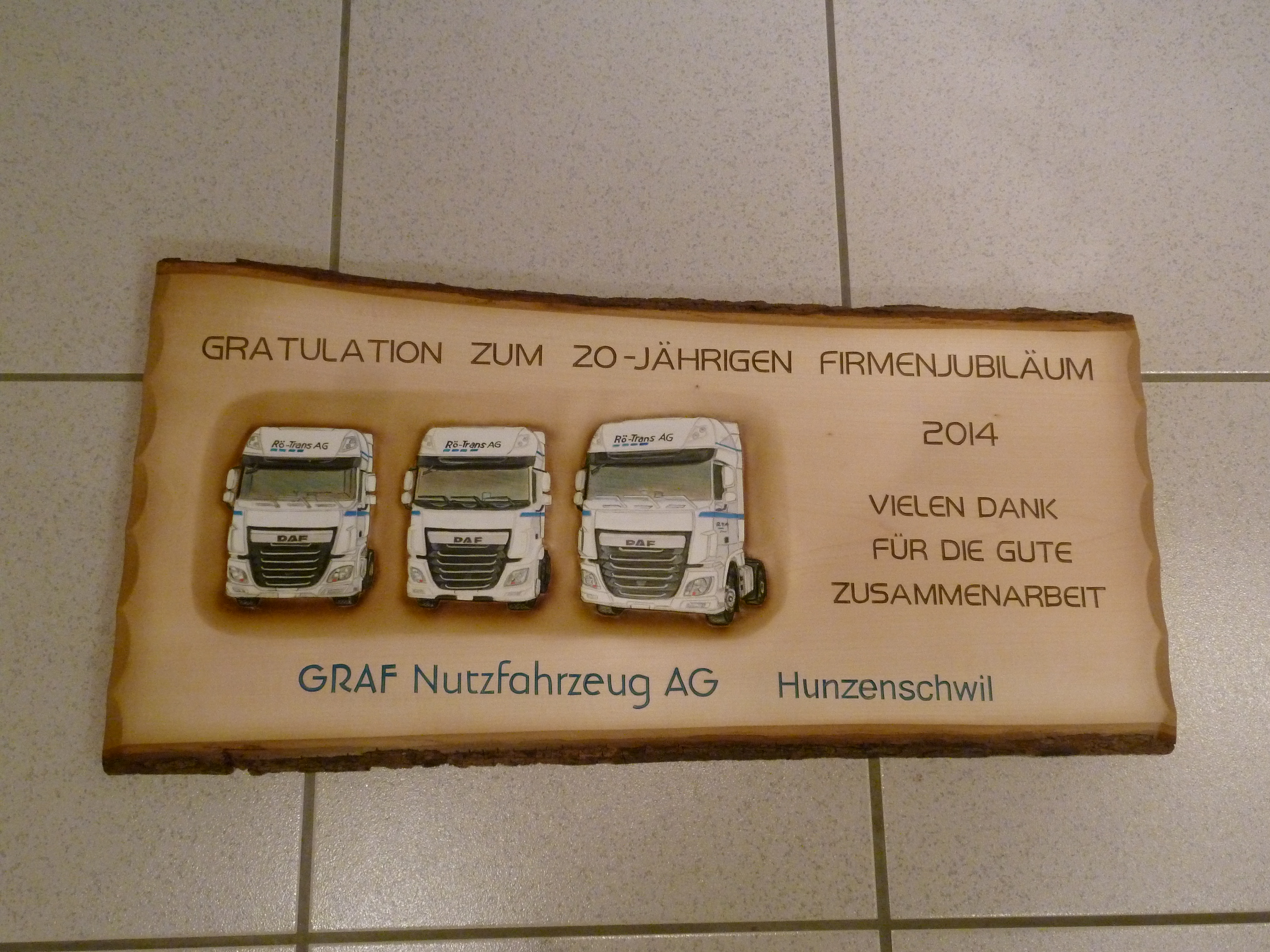 Tafel quer mit Lastwagen