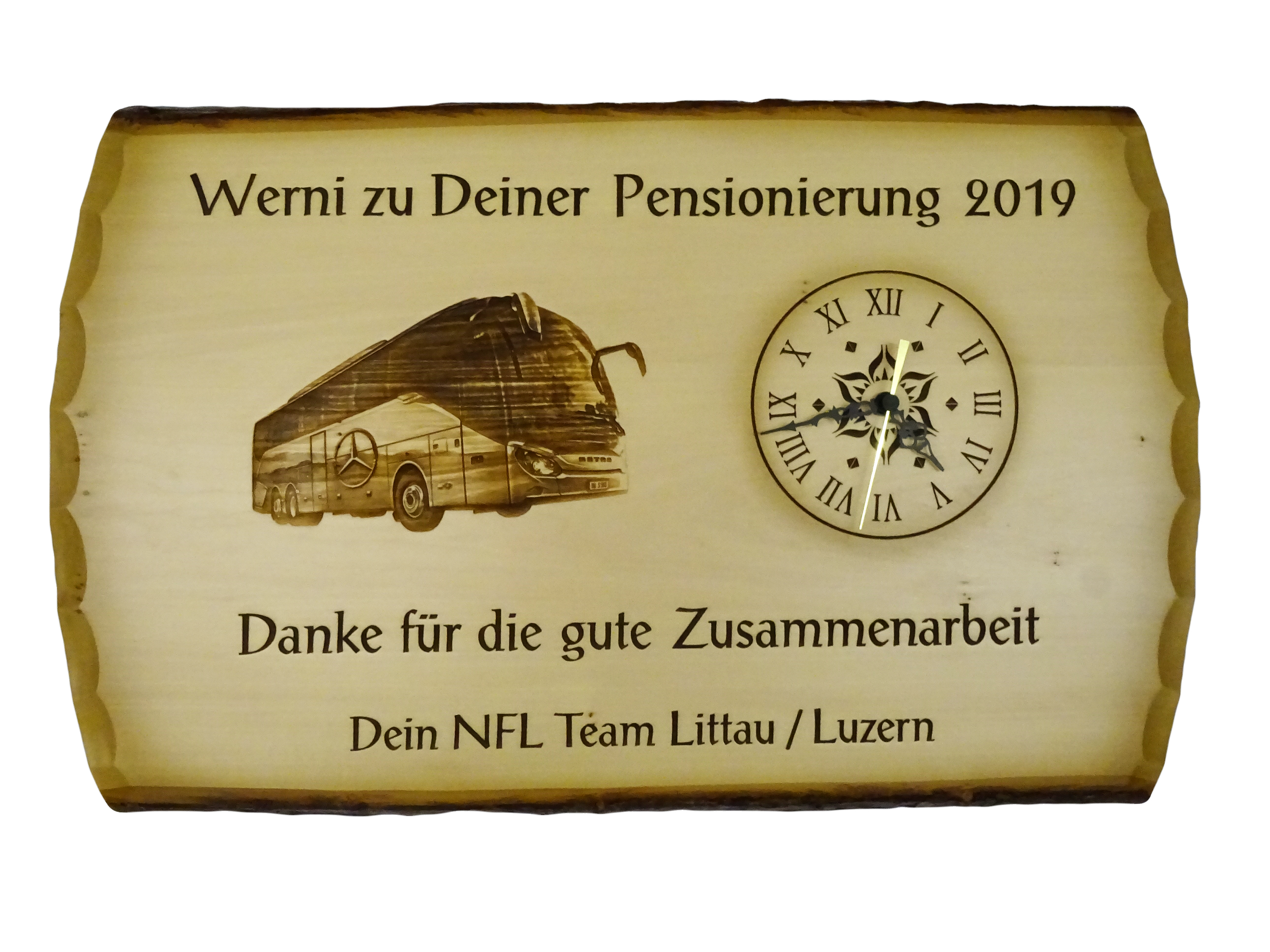 Rindentafel mit Bus / Car