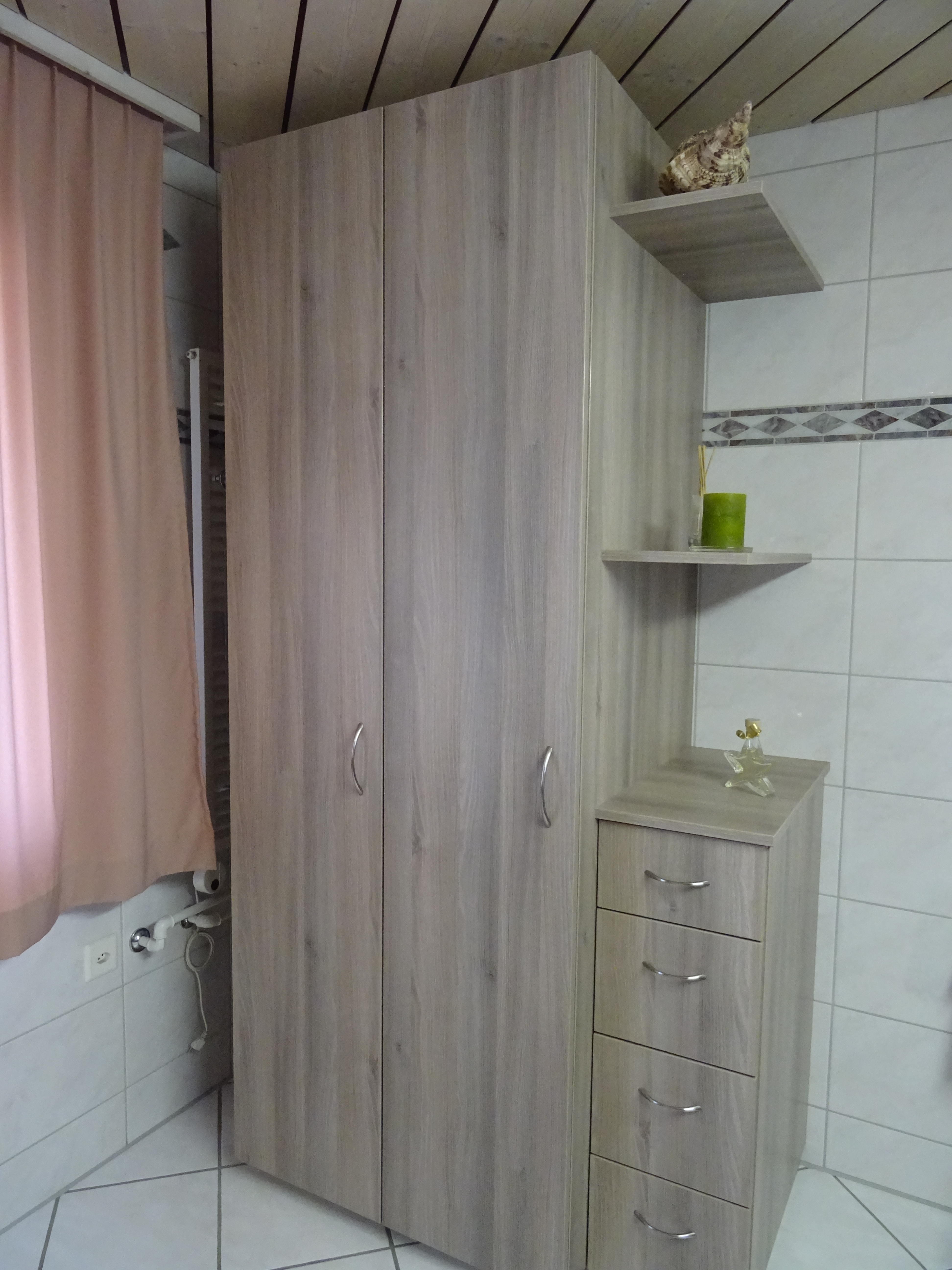 Badezimmerschrank