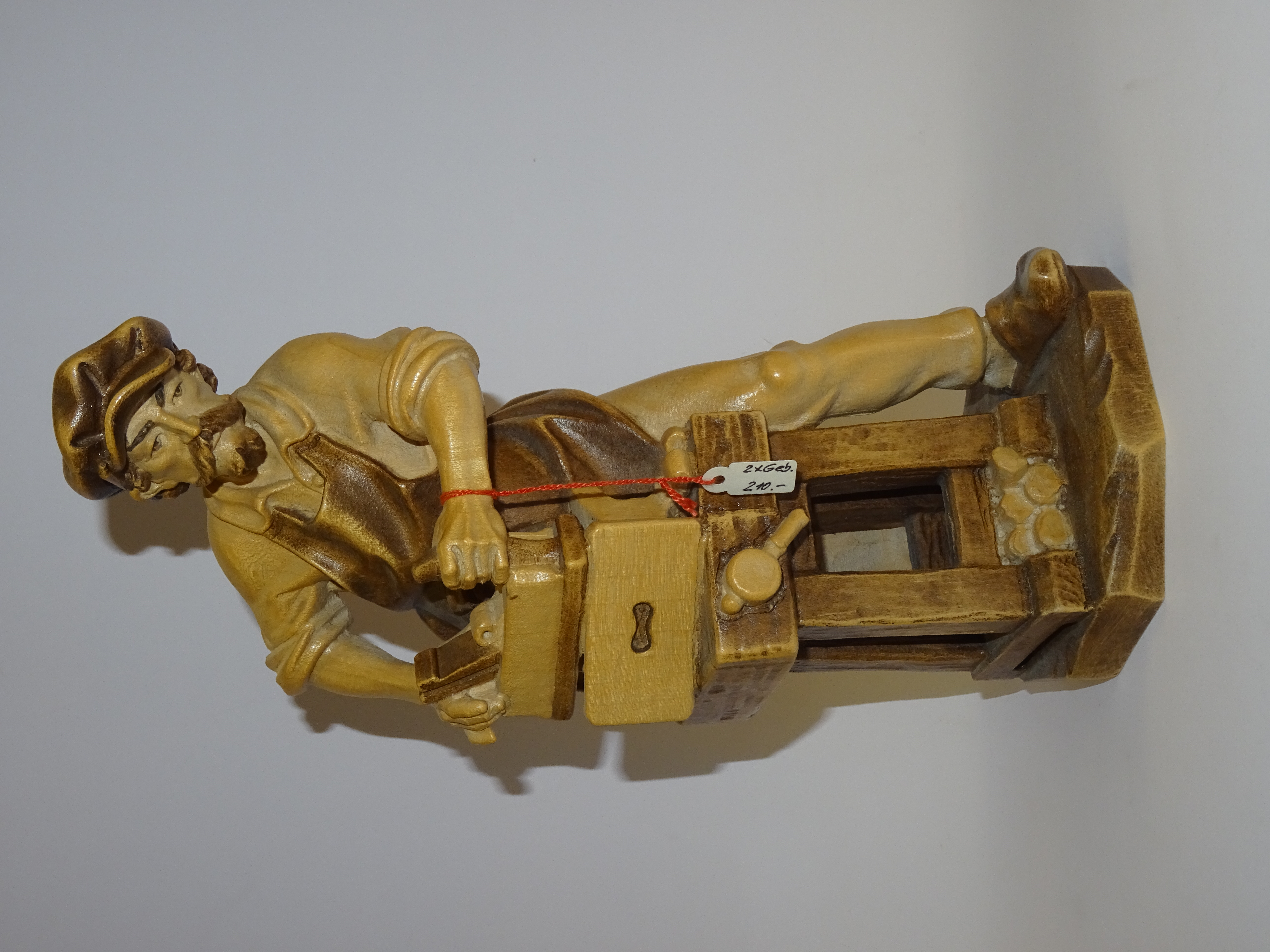 Schreiner aus Holz geschnitzt
