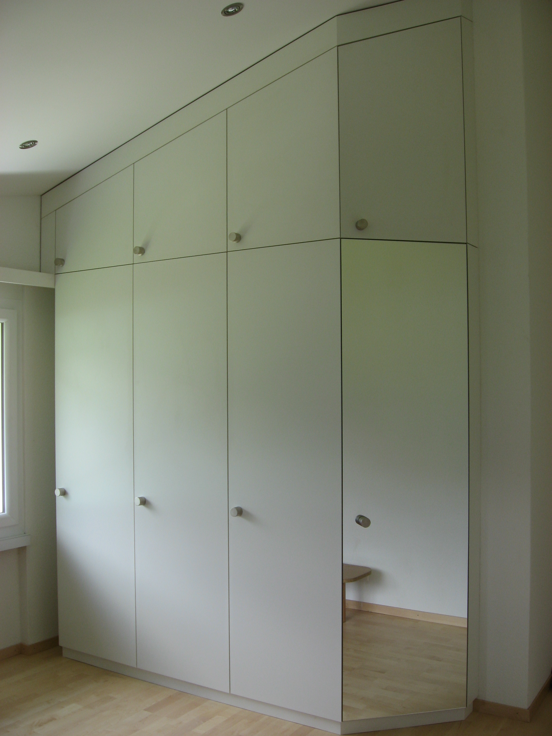 Wandschrank in Dachschräge