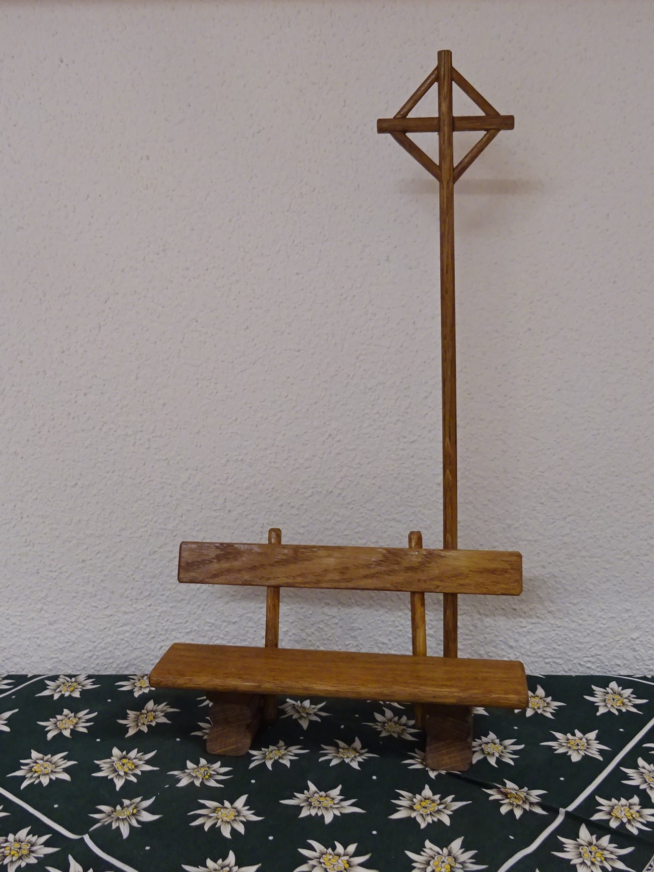 Bänkli mit Kreuz