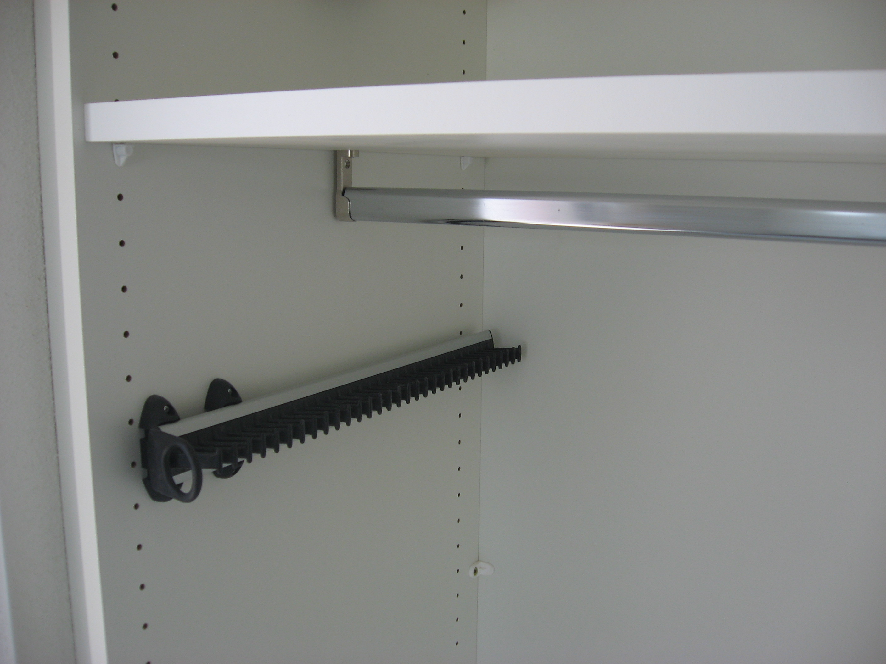 Innenausstattung Schrank, Krawattenhalter