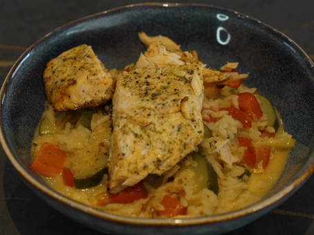 Gemüse-Reispfanne mit Lachs