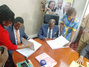 Signature de Convention entre la Camwater et la Campost