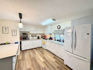 Amazing 2 bedroom 2 bath mobilehome for sale in Fullerton, CA