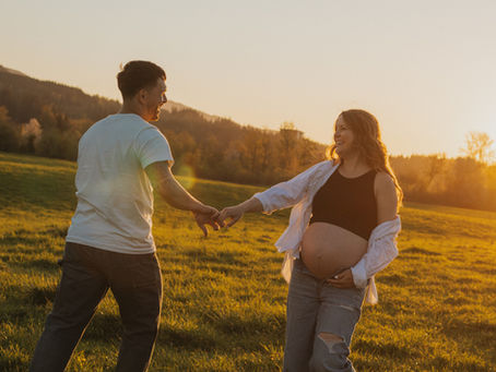 Maternity Session in North Bend, Washington / Jessica and Michael