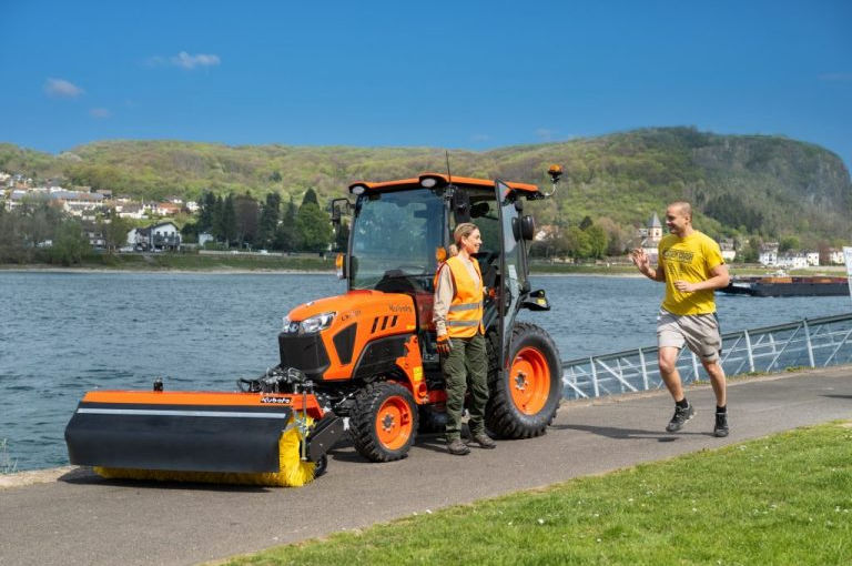 LX_dynamic-image_front-sweeper_Side-1024x768-768x576.jpeg