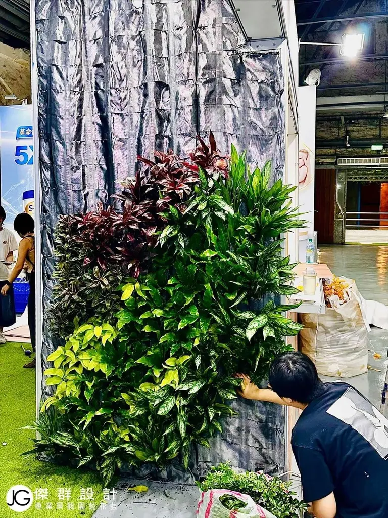 專業園藝師到場展覽設計施作植生牆