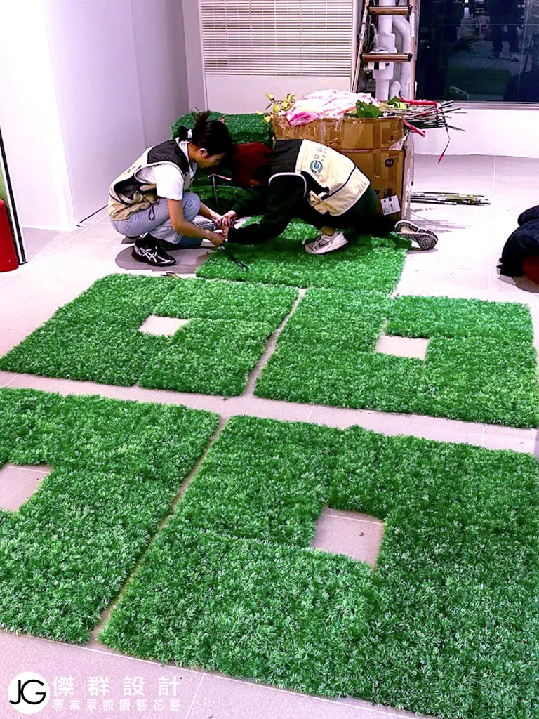 人造草皮打造反重力天花板吊頂花園基底