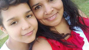 Madre Solteras, San Salvador, EL Salvador, Saluda Amistosamente