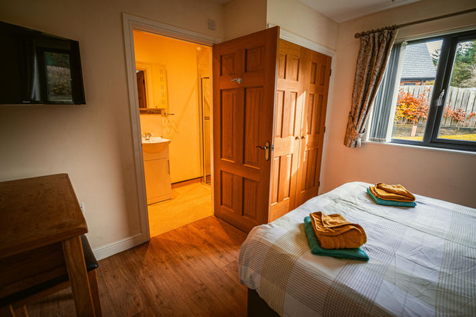 Caban Nant Ddu master bedroom 2