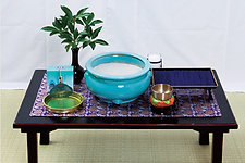 7_枕飾り(枕経用経机・三具足).png
