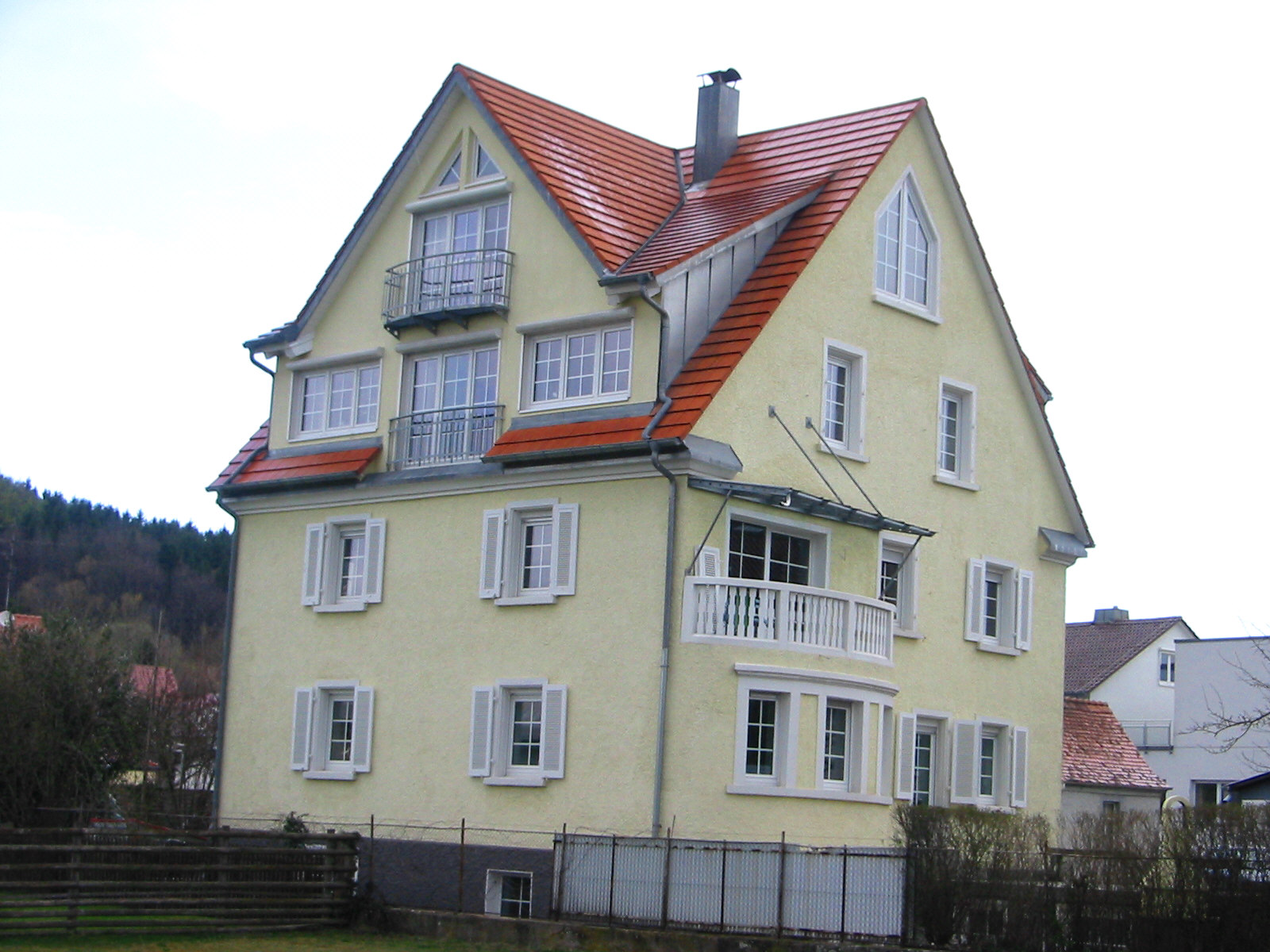 Wohn- und Praxisgebäude