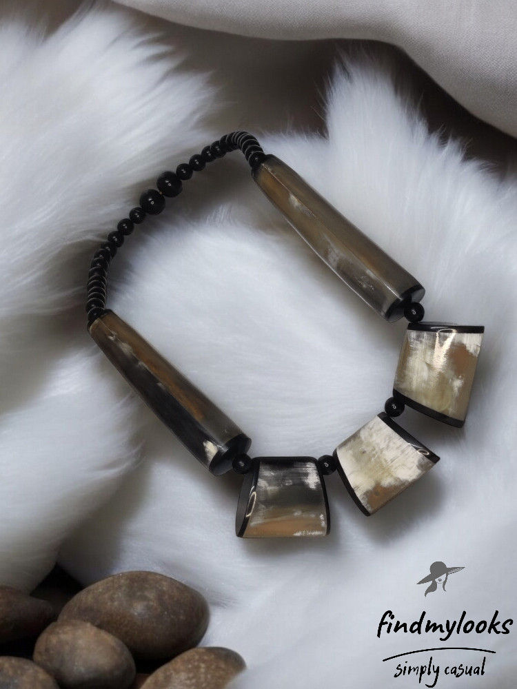 Exquisite Stone Look Neckpiece