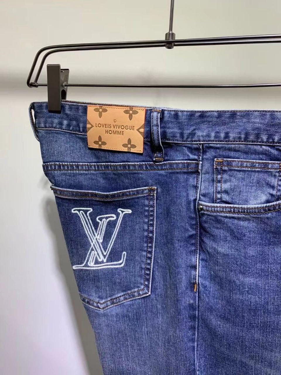 섬네일: 루비통 청바지