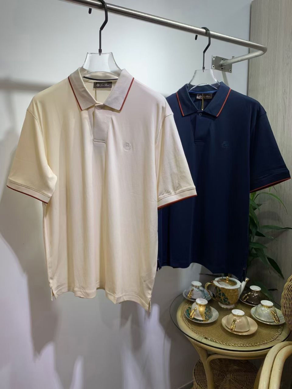 섬네일: 로로피아나 카라티  정품홈페이지 사진 첨부 코튼,리넨,실크 제질