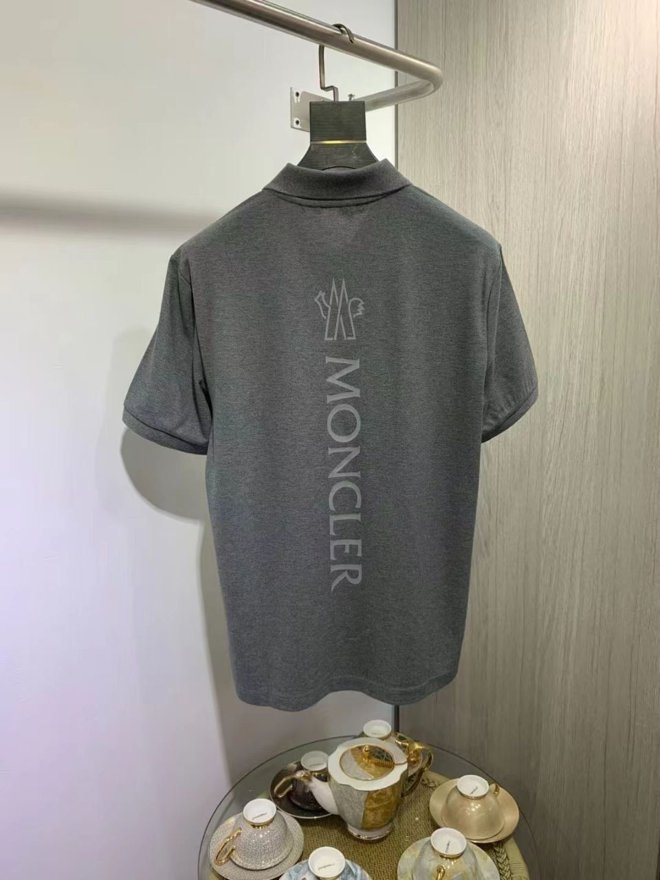 섬네일: 몽클 카라 반팔티