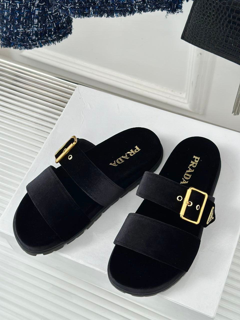 섬네일: 프라다 벨벳 슬라이드  (다른색상 문의 주시면 실사 보내드립니다.)