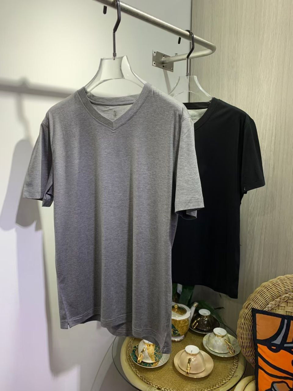 섬네일: 브루넬로 쿠치넬리 브이넥  색상3종