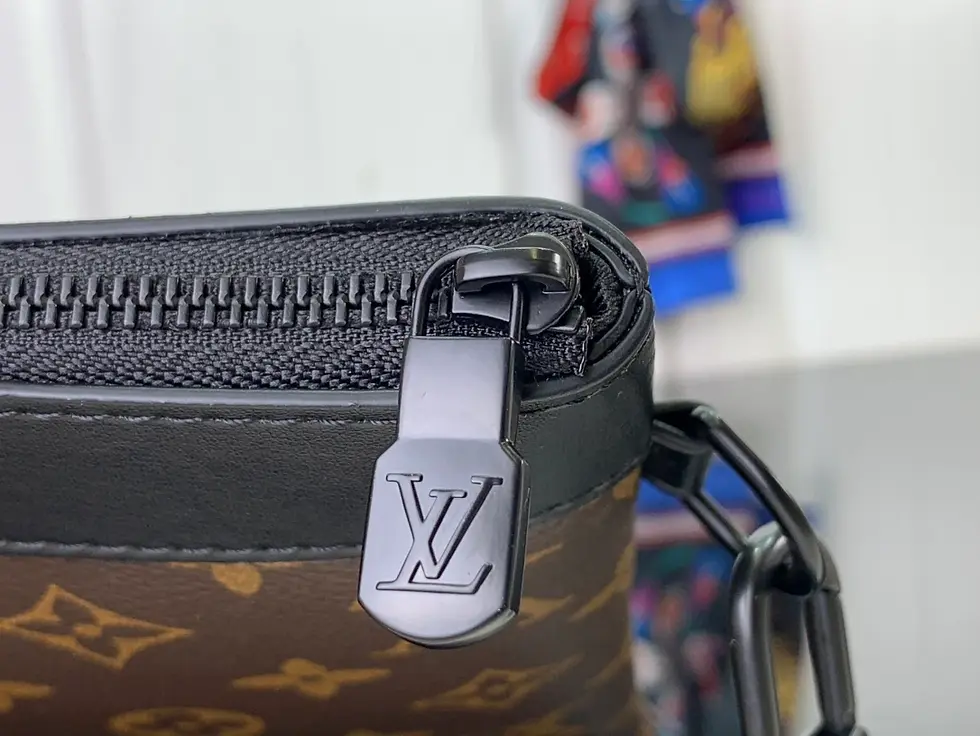 섬네일: 【 Louis Vuitton 】 루이비통 포쉐트 투고 클러치 (3Color)