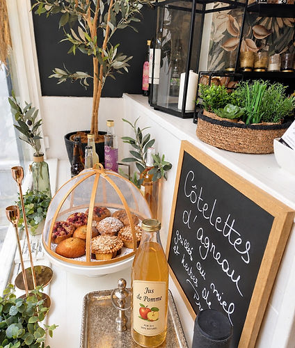 Nature morte chaleureuse au café champêtre.jpg