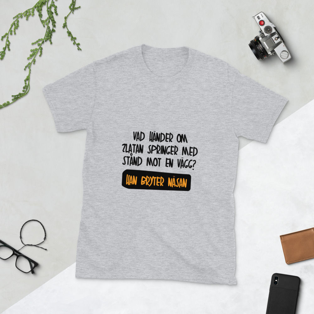 Zlatan springer med stånd - Ljusa färger - T-Shirt