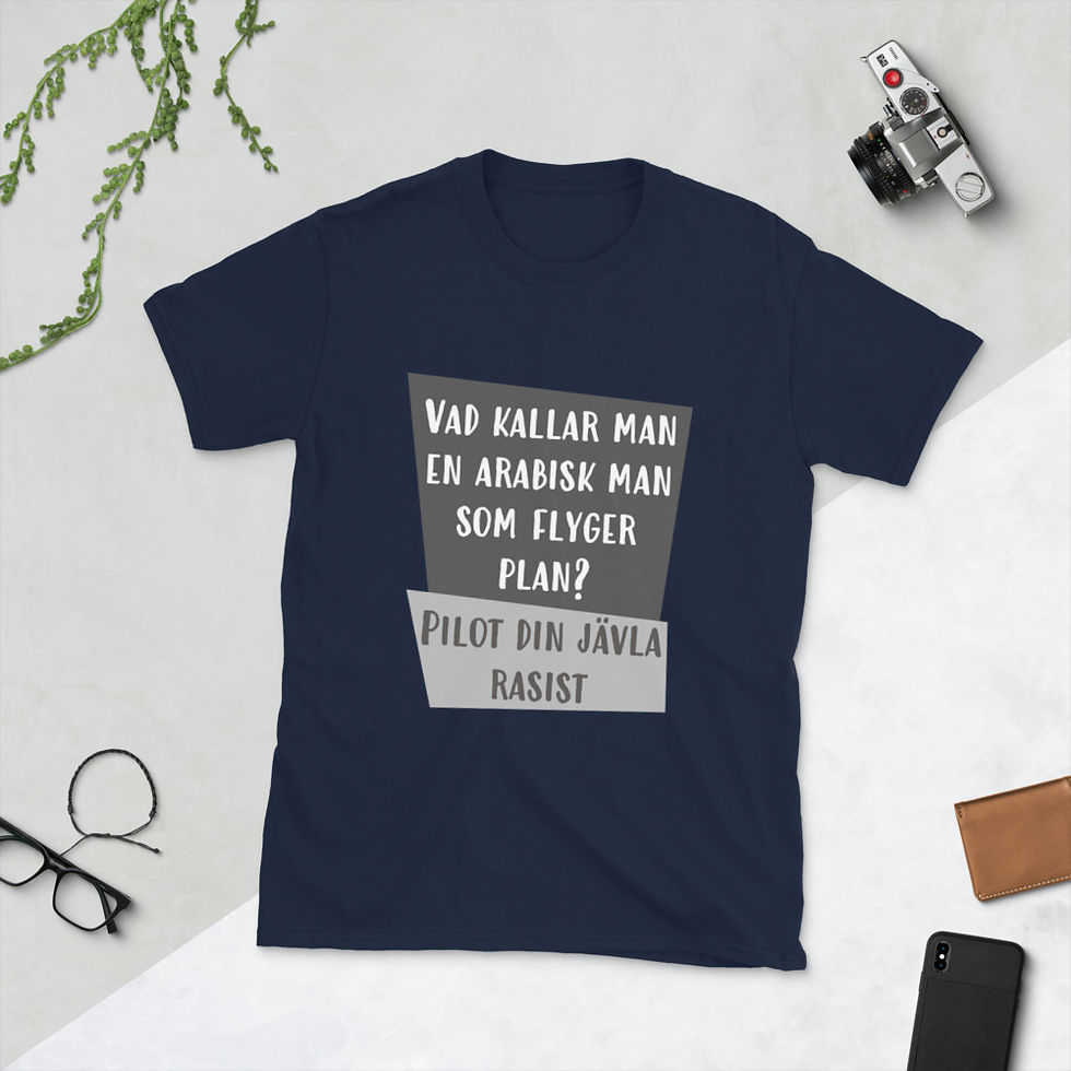 Miniatyrbild: En man som flyger flygplan - T-Shirt