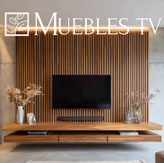 El diseño de nuestros muebles para TV son la pieza perfecta para su sala de estar. Hechos a la medida con repisas flotantes de parota, piedra natural y lambrin, son ideales para su centro de entretenimiento familiar. Con su elegante diseño y acabado de alta calidad, este mueble no solo es funcional, sino que también añadirá un toque de estilo a su hogar.