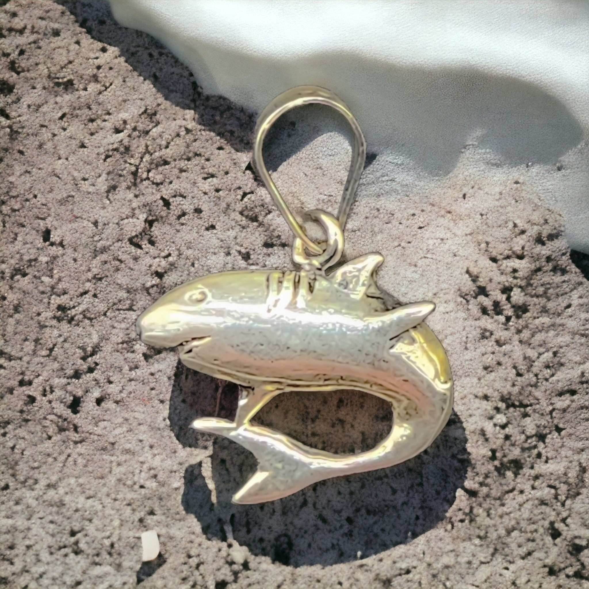 Dije de Plata 925 – Tiburón Blanco, Guardián del Equilibrio