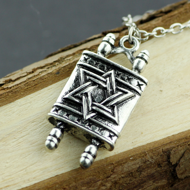 Colar da Bíblia com estrela de David