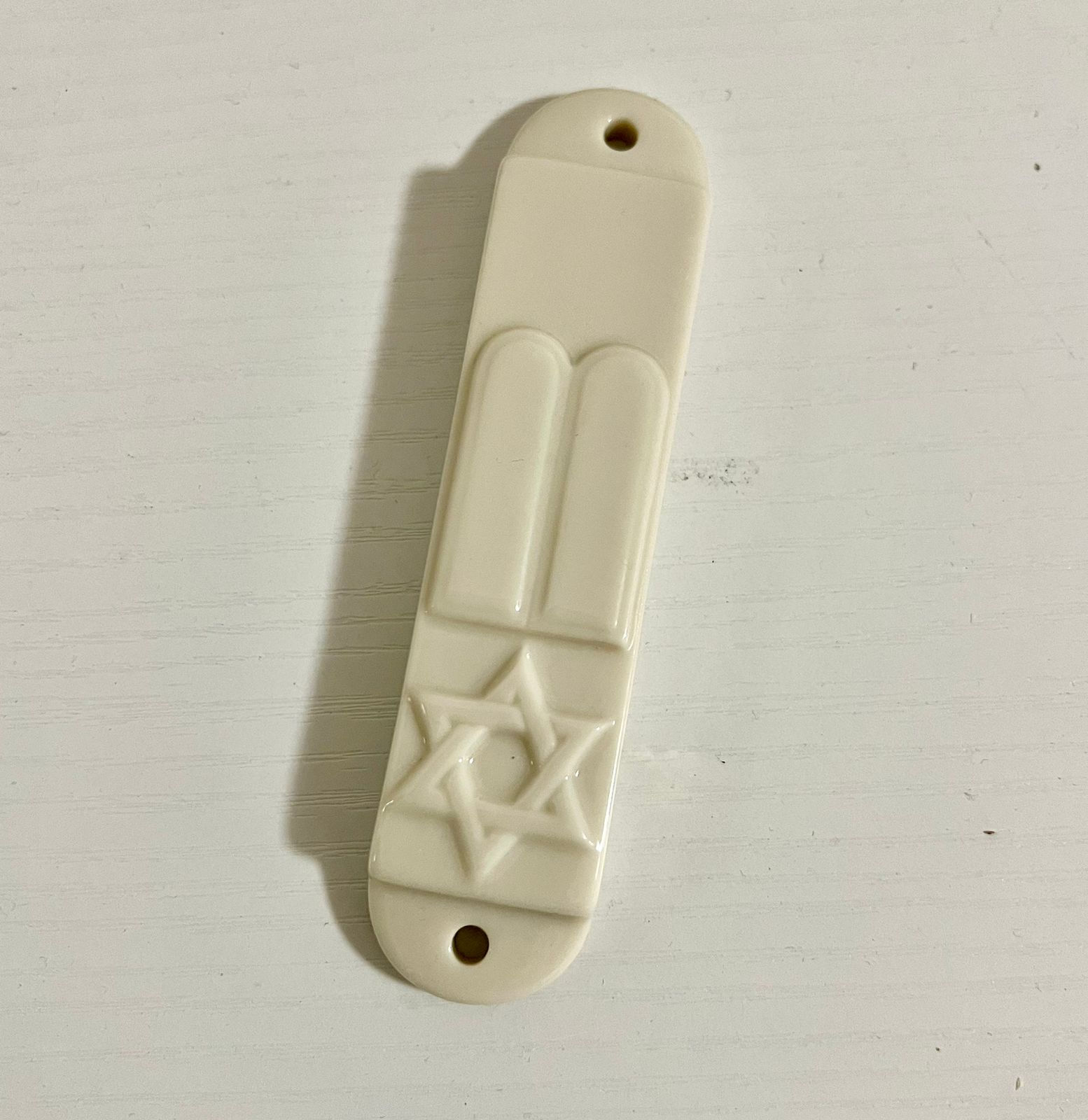 Mezuza de porcelana branca