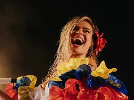 🎙️💛🇨🇴 ¡Karol G dona un millón de dólares para ayudar a los damnificados del terremoto en Colombia! “A Colombia la levantamos juntos"