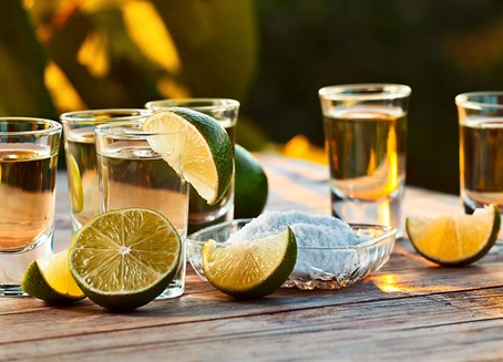 ¡A huev...! El tequila es nombrado como la mejor bebida del mundo. 🥃🍋🧂🤤