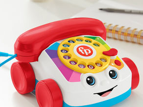 ¡Directo a la nostalgia! El teléfono de juguete de Fisher-Price ya puede hacer llamadas reales☎️😍