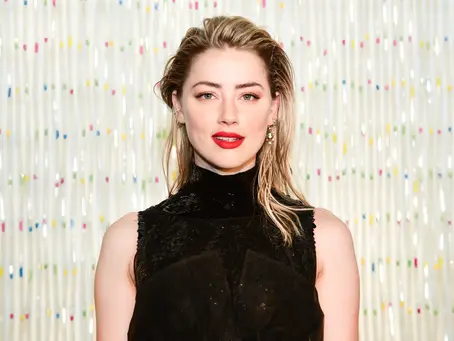 Amber Heard comparte tierna publicación en la que presume haber sido madre de gemelos✨🐣🐣🍼