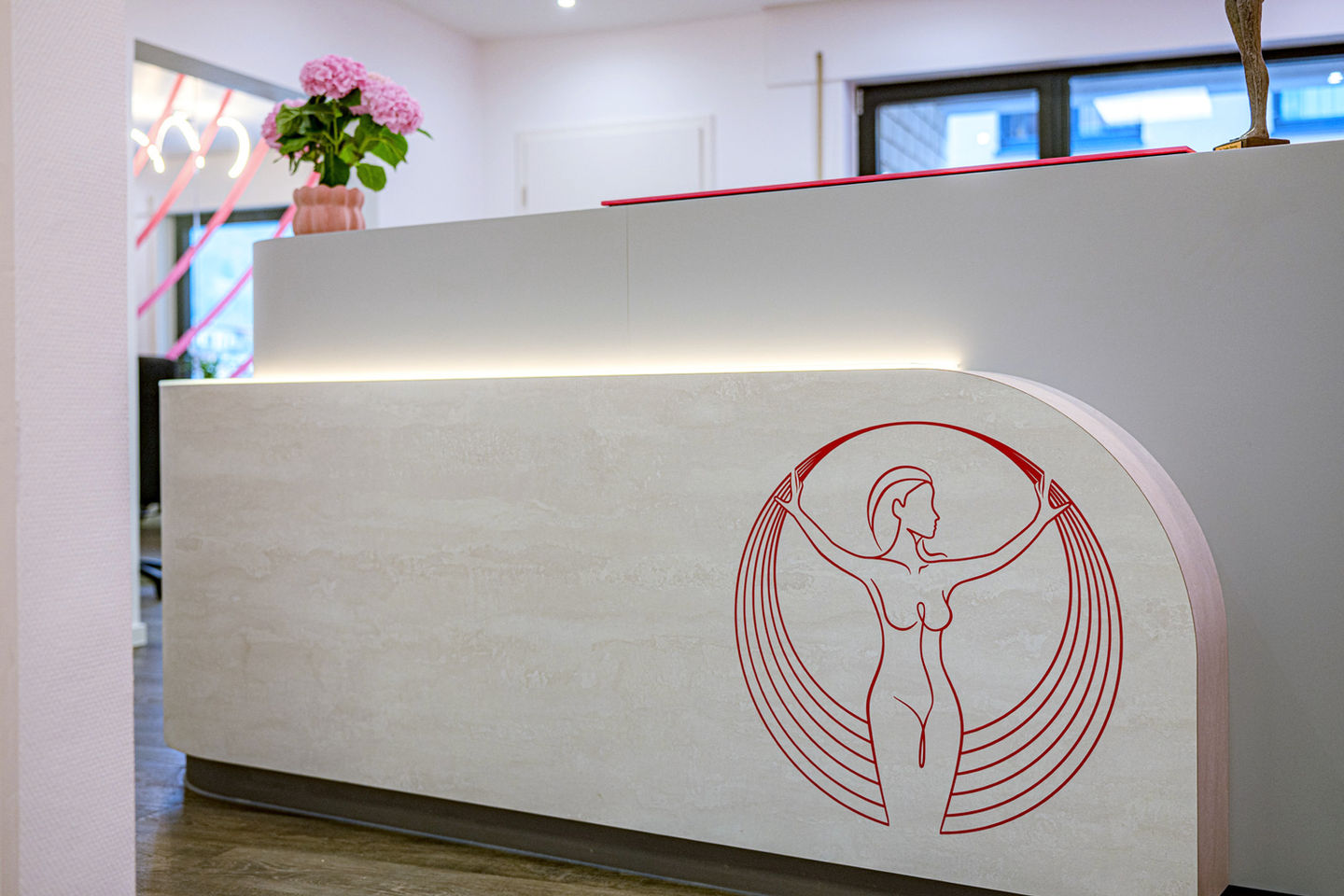 Detailansicht Empfang & Logo